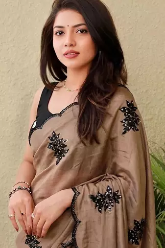Floral Sequinned Art Silk Saree