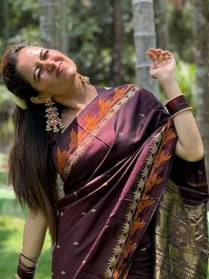 Woven Design Zari Silk Blend Handloom Kanjeevaram Saree 6