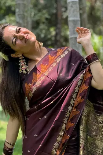 Woven Design Zari Silk Blend Handloom Kanjeevaram Saree