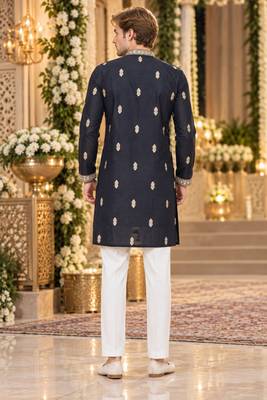 Black silk blend embroidered straight kurta 2