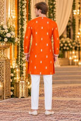 Orange silk blend embroidered straight kurta 2