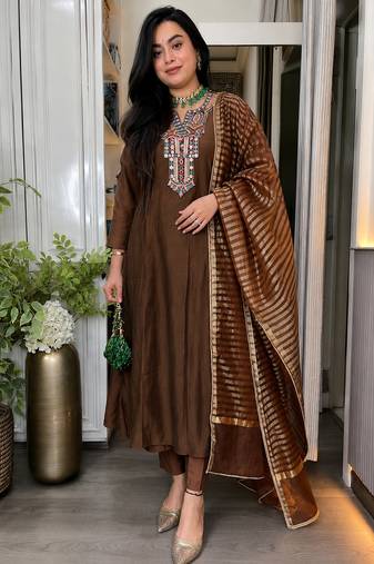 Women's Gorgeous Embroidery Work Mul Chanderi Fabric Straight Kurta Pant and Dupatta Set