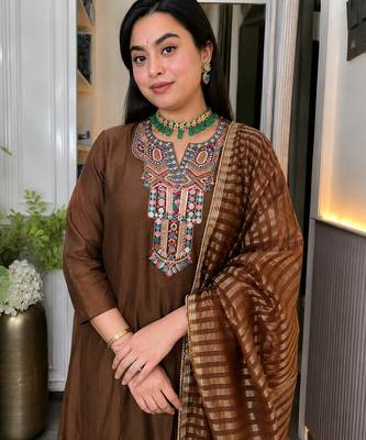 Women's Gorgeous Embroidery Work Mul Chanderi Fabric Straight Kurta Pant and Dupatta Set 2