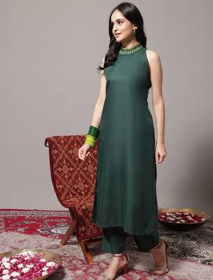 Green floral printed cotton blend kurta trouser dupatta set 5