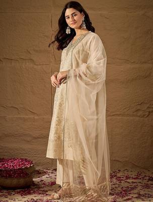 White party wear embroidery chanderi kurta with pant and dupatta 3