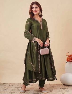 Mehendi party wear embroidery vichitra silk blend kurta with pant and dupatta 3