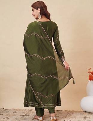 Mehendi party wear embroidery vichitra silk blend kurta with pant and dupatta 4