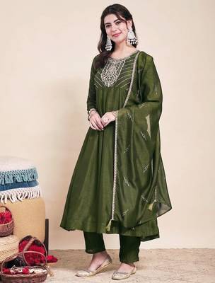 Mehendi party wear embroidery vichitra silk blend kurta with pant and dupatta 2