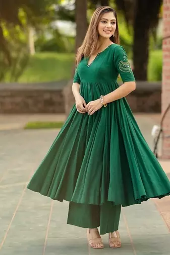 Green floral printed pure cotton embroidered kurta set with dupatta & trousers for women