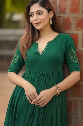 Green floral printed pure cotton embroidered kurta set with dupatta & trousers for women