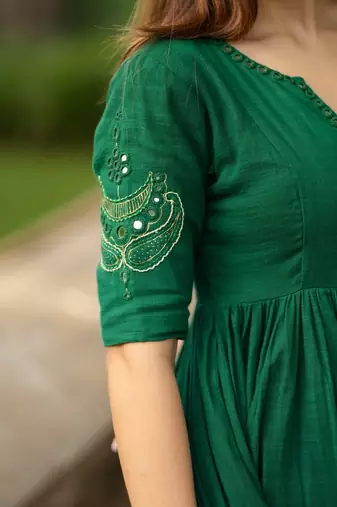 Green floral printed pure cotton embroidered kurta set with dupatta & trousers for women