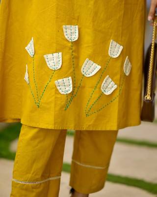 Yellow floral printed pure cotton sleeveless kurta trouser set for women 3