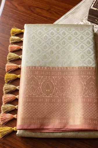 gold silk blend kanchipuram silk woven saree