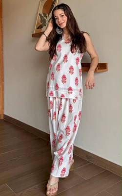 White floral printed pure cotton sleeveless kurta with farshi salwar for women 2