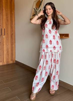 White floral printed pure cotton sleeveless kurta with farshi salwar for women 4