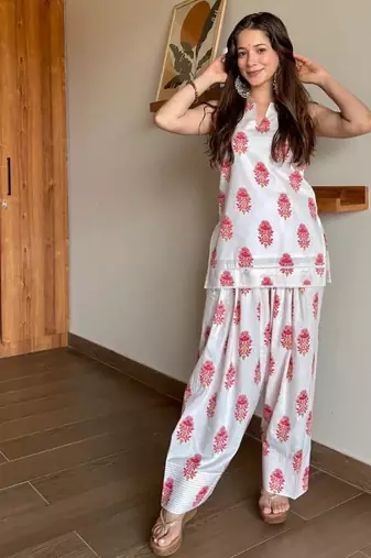 White floral printed pure cotton sleeveless kurta with farshi salwar for women