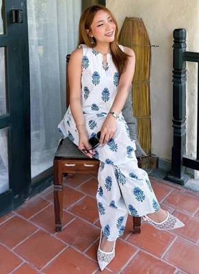 White floral printed pure cotton sleeveless kurta farshi salwar set for women 2
