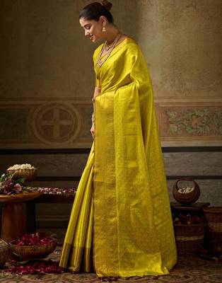 green silk blend kanchipuram silk woven saree 3