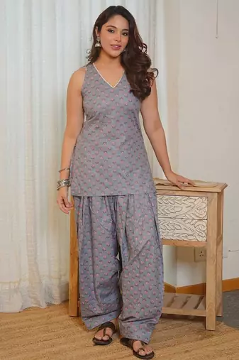 Grey floral printed pure cotton sleeveless v-neck kurta farshi salwar set for women