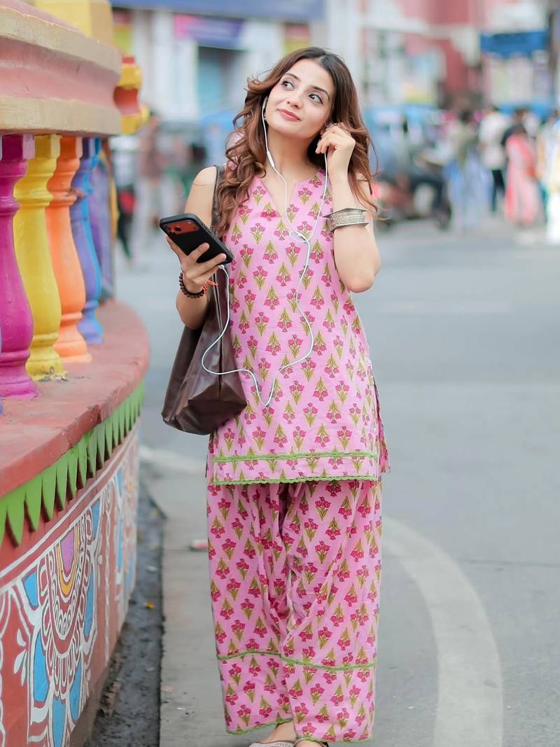 Pink floral printed pure cotton sleeveless v-neck kurta farshi salwar set for women