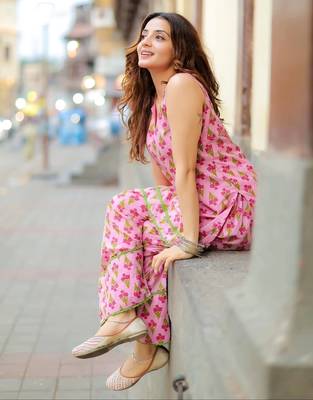Pink floral printed pure cotton sleeveless v-neck kurta farshi salwar set for women 5