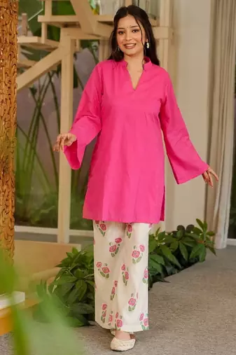 Pink & white floral printed pure cotton full sleeve v-neck kurta set for women