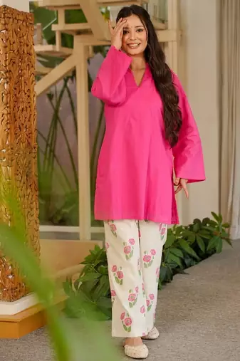Pink & white floral printed pure cotton full sleeve v-neck kurta set for women