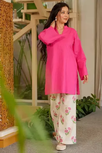 Pink & white floral printed pure cotton full sleeve v-neck kurta set for women