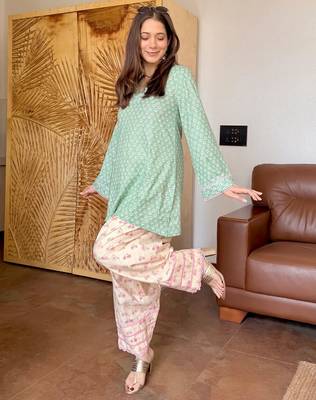 Sea green & cream floral printed pure cotton full sleeve v-neck kurta set for women 4