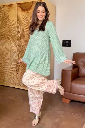 Sea green & cream floral printed pure cotton full sleeve v-neck kurta set for women