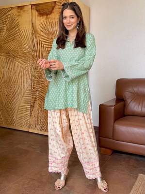 Sea green & cream floral printed pure cotton full sleeve v-neck kurta set for women 5