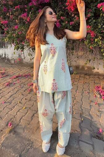 Sea green floral printed pure cotton sleeveless kurta farshi salwar set for women