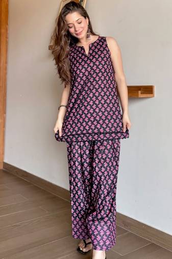Wine floral printed pure cotton sleeveless kurta farshi salwar set for women