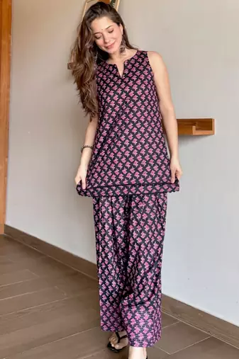 Wine floral printed pure cotton sleeveless kurta farshi salwar set for women