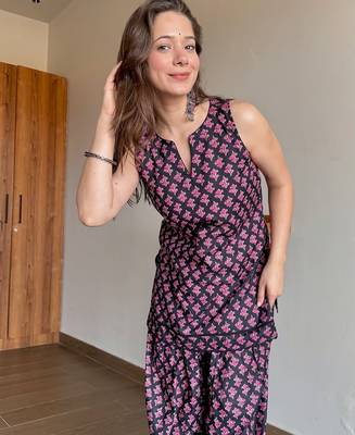 Wine floral printed pure cotton sleeveless kurta farshi salwar set for women 3