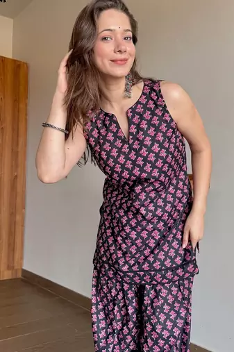 Wine floral printed pure cotton sleeveless kurta farshi salwar set for women