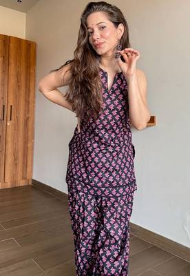 Wine floral printed pure cotton sleeveless kurta farshi salwar set for women 4