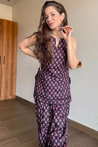 Wine floral printed pure cotton sleeveless kurta farshi salwar set for women