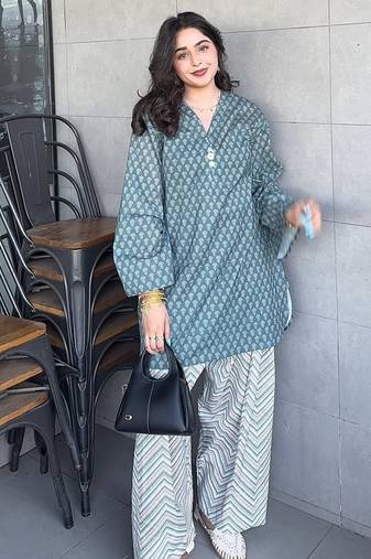 Blue floral printed pure cotton full sleeve v-neck kurta set for women