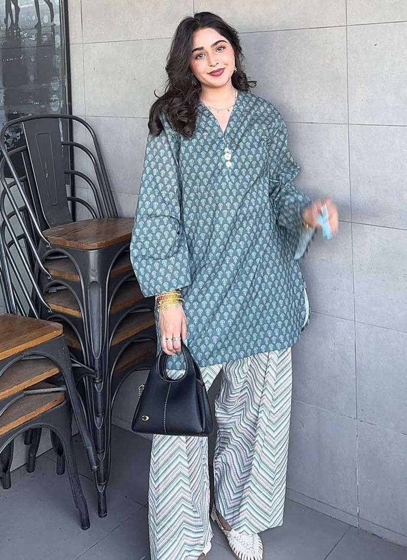 Blue floral printed pure cotton full sleeve v-neck kurta set for women