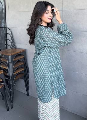 Blue floral printed pure cotton full sleeve v-neck kurta set for women 2