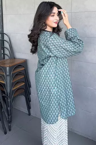 Blue floral printed pure cotton full sleeve v-neck kurta set for women