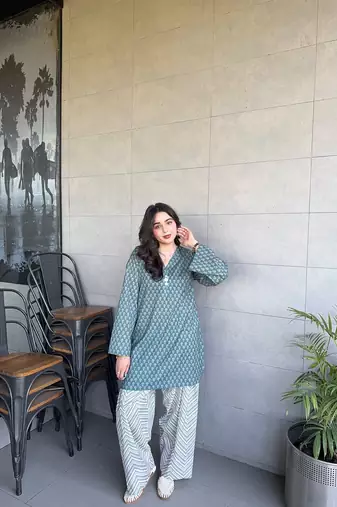 Blue floral printed pure cotton full sleeve v-neck kurta set for women