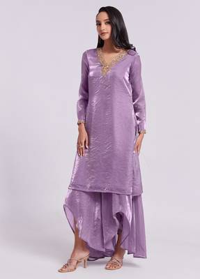 Lavender embellished v-neck kurta set 2