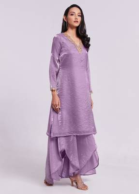 Lavender embellished v-neck kurta set 4