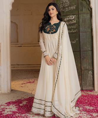 Elegant off white anarkali suit with matching embroidered dupatta 4