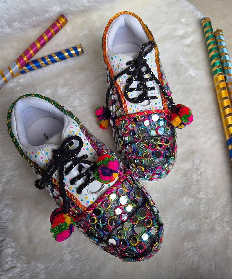Multicolor printed mirror embroidered artificial leather sneakers