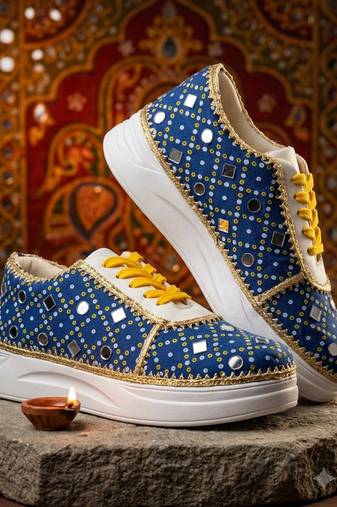 Blue printed artificial leather sneakers