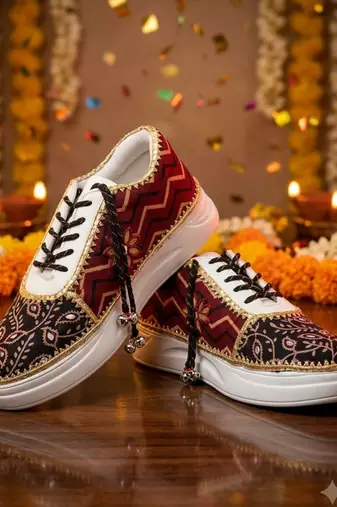 Red and black printed artificial leather sneakers