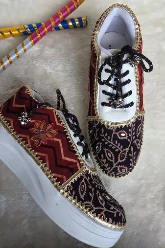 Red and black printed artificial leather sneakers